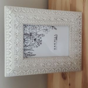 White detail photo frame 4x6